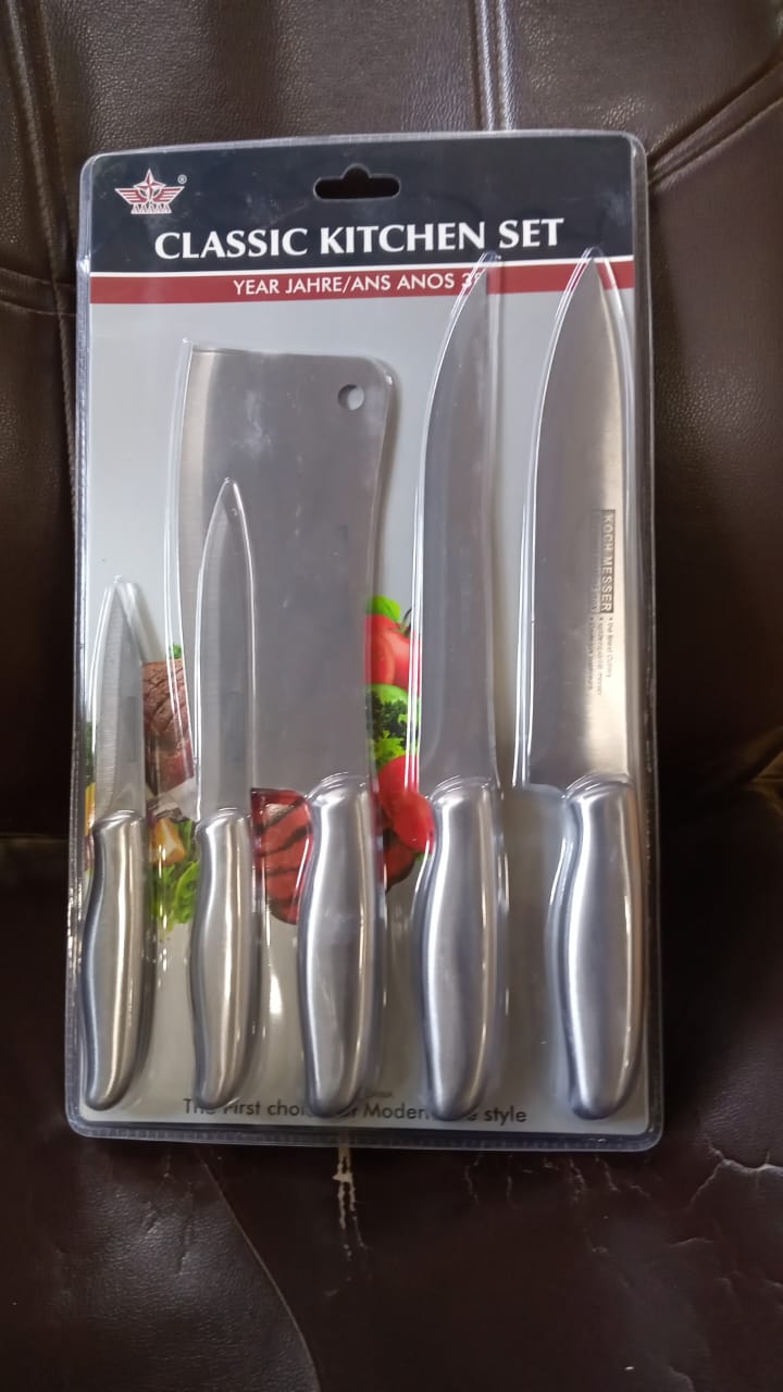 Stainless steel knives with durable handles, 5-piece set. Stainless steel knives with durable handles, 5-piece set.